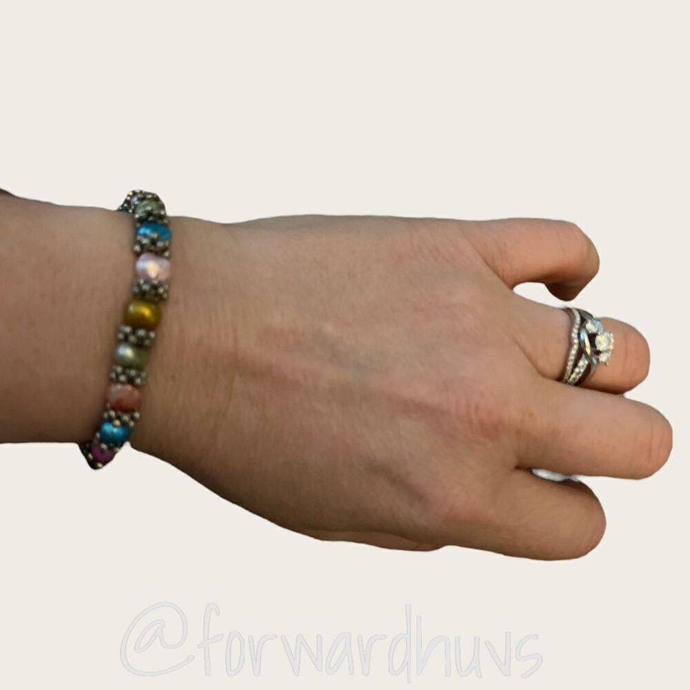Multicolored Faux Pearl Stretch Bracelet - Good Preowned Condition